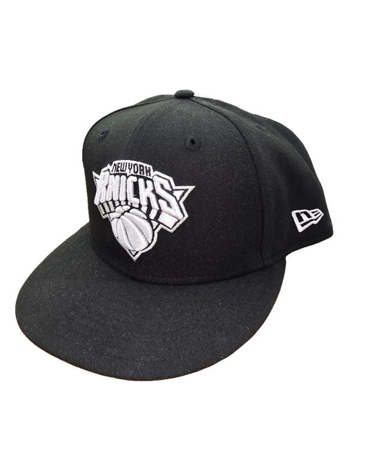New York Knicks Black & White New Era 9Fifty Snapback