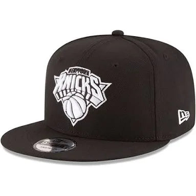 New York Knicks Black & White New Era 9Fifty Snapback